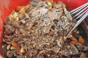 Verdens bedste brownie med mandler og chokolade - opskrift