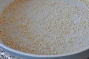 Verdens bedste brownie med mandler og chokolade - opskrift