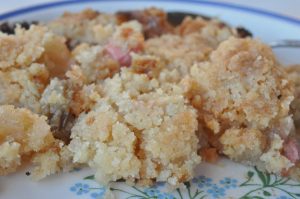 Rabarber crumble uden havregryn - nem rabarberkage