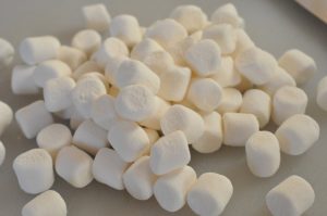 Cookies med marshmallows, chokolade og mandler