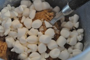 Cookies med marshmallows, chokolade og mandler