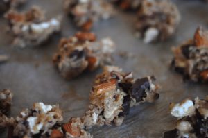 Cookies med marshmallows, chokolade og mandler