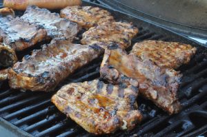 Pastasalat med skyr, rødløg og agurk - frisk, nem og lækker