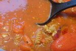 One pot pasta med tomatsauce - nem mad på 15 minutter