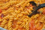 One pot pasta med tomatsauce - nem mad på 15 minutter