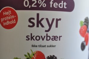 Scones med rabarber og skyr - nem opskrift på rabarberscones