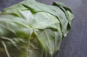 Karrykål med spidskål og hakket oksekød