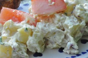 Kartoffelsalat med græsk yoghurt og karry