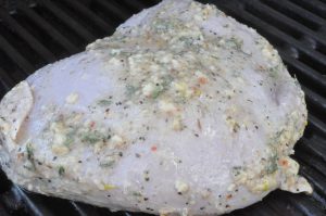 Kalkunbryst på grill m. marinade - grillet kalkun