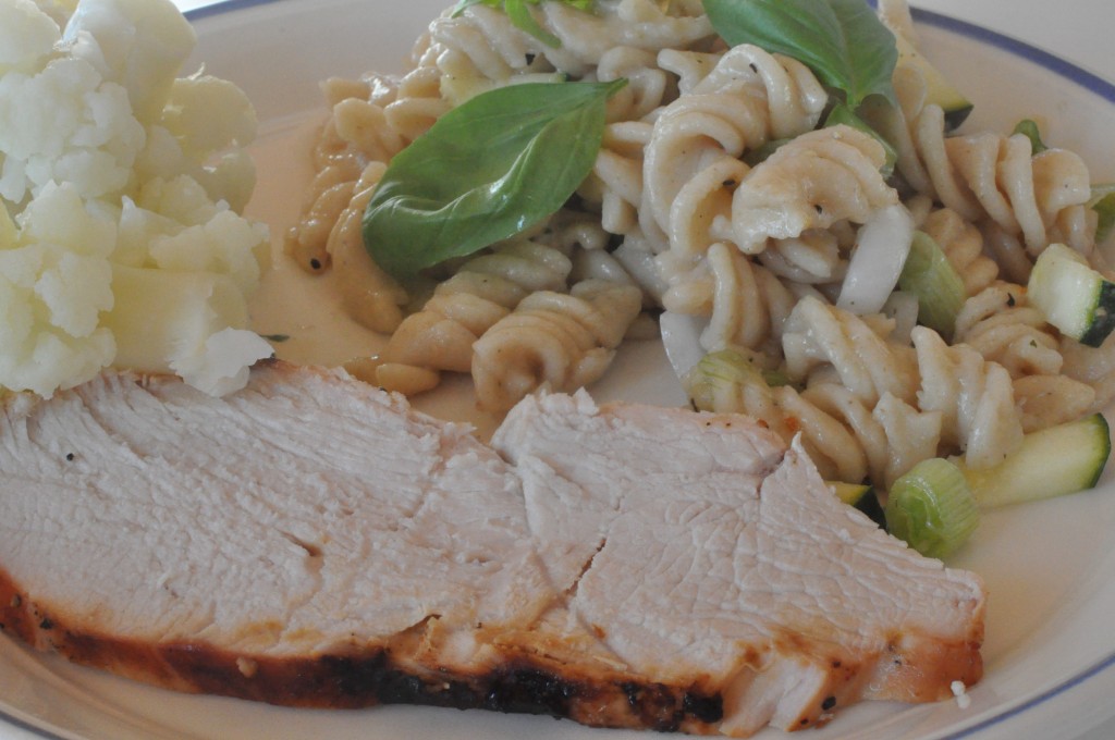 Grillet kalkunbryst med marinade af citron, hvidløg og timian