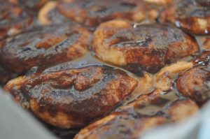 Snaskede kanelsnegle med kanel remonce - bedste opskrift