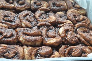 Snaskede kanelsnegle med kanel remonce - bedste opskrift