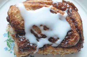 Snaskede kanelsnegle med kanel remonce - bedste opskrift