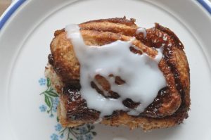 Snaskede kanelsnegle med kanel remonce - bedste opskrift