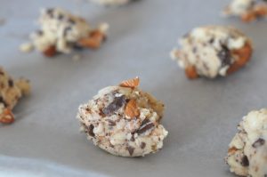Cookies med mandler og chokolade - opskrift