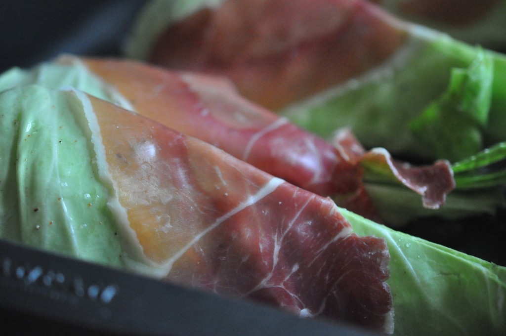 Spidskål med serranoskinke - ovnbagt eller grillet