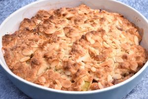 Rabarber crumble med kokos og mandler