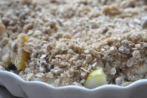 DSC_5269 • nogetiovnen.dk Grov pærecrumble med havregryn - sundere pærekage