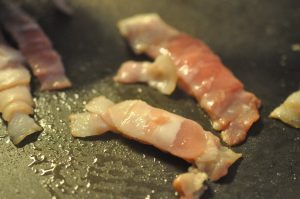 Æggekage med spidskål & bacon omelet i ovn