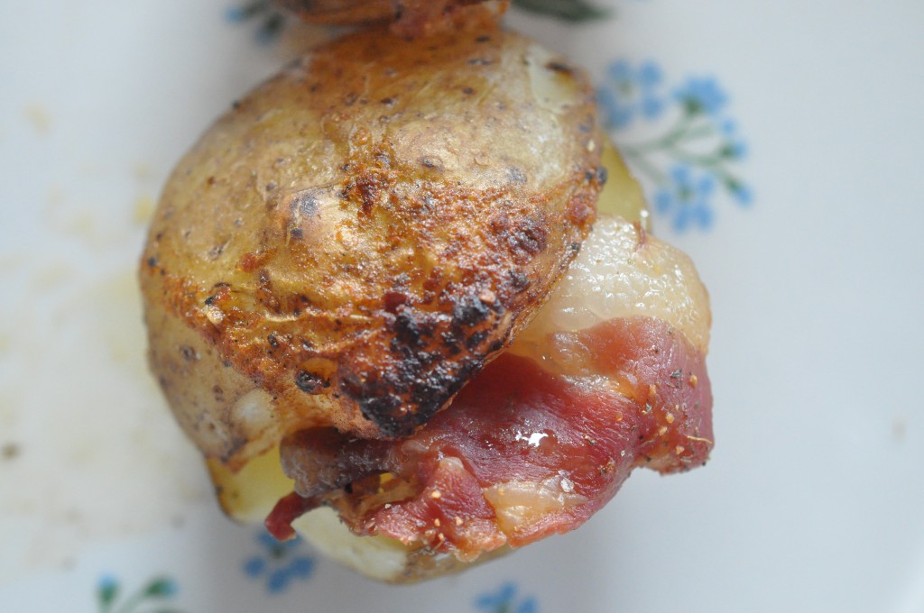 Bacon kartofler med kryddersmør - sprøde og lækre