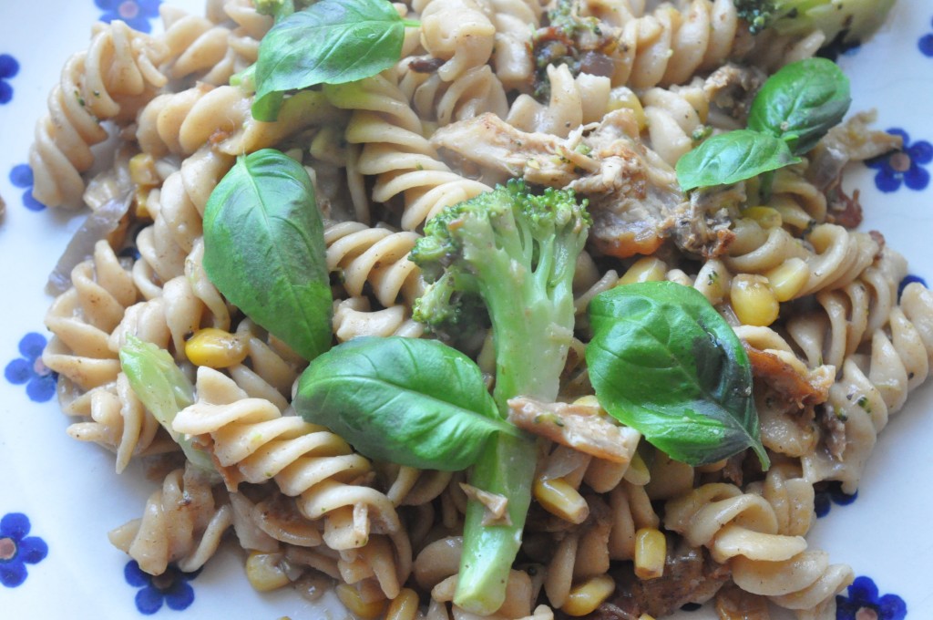 Pastaret med kylling, bacon, broccoli og fløde - nem og lækker