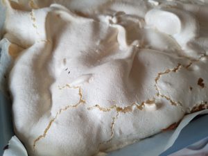 2017-09-03 15.35.32 • nogetiovnen.dk Kage med marengs - lækker bedstefars skæg kage med brombær