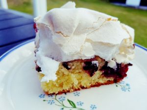 2017-09-03 15.41.09 • nogetiovnen.dk Kage med marengs - lækker bedstefars skæg kage med brombær
