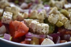 DSC_0010 • nogetiovnen.dk Salat med avocado, feta & tomat - opskrift