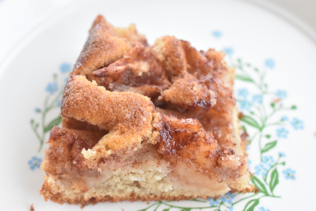 Bedstemors bradepandekage med æbler - i stor bradepande