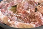 Steaks i flødesauce - langtidsstegt i Römertopf