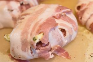 Kalve lårtunge med hvidløgssmør og bacon