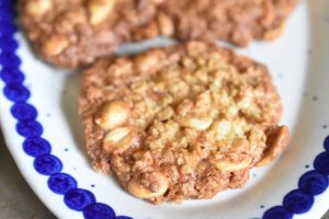 Havregrynskager med peanuts - nemme, sprøde peanutcookies