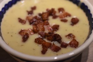 Pastinak suppe med bacon og kartofler - nem