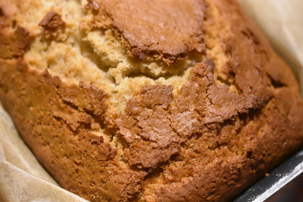 Sirupskage med smør og kærnemælk - lækker krydderkage