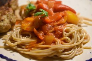 DSC_0667 • nogetiovnen.dk Peperonata - lækker peberfrugtsauce med chili