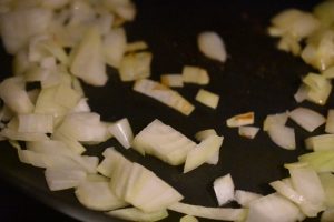 Pastaret med pesto og pølser - nem opskrift