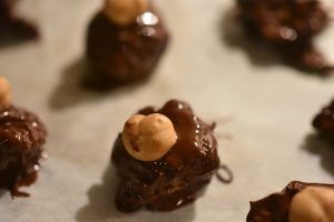 Julekonfekt - nem marcipan konfekt med nougat