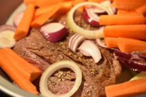 Culottesteg med tomatsauce i crockpot - mør og lækker