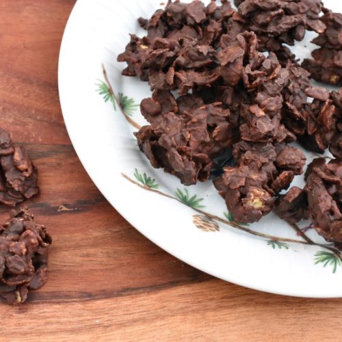 Cornflakestoppe med rosiner og chokolade