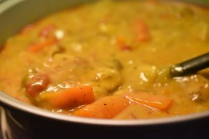 Svinekoteletter i karrysauce med kokosmælk - slow cooker hit