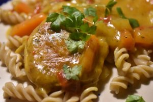 Svinekoteletter i karrysauce med kokosmælk - slow cooker hit
