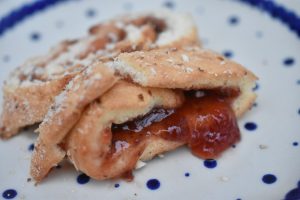 Roulade nem opskrift med jordbær syltetøj