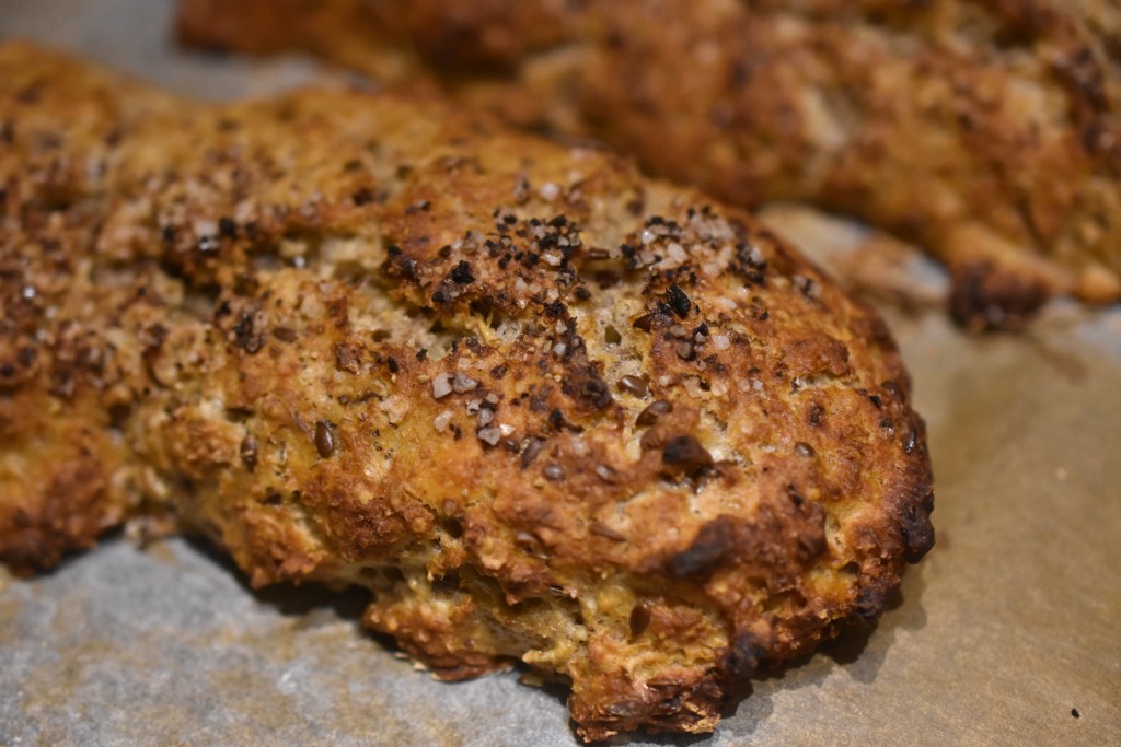 Grove koldthævede flutes med salt, peber & hvidløgssmør