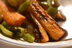 Kartoffelfad med bønner og gulerødder - olieristede i ovn