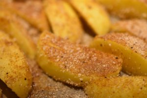 Pommes frites med rasp og krydderi - opskrift