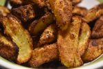 Pommes frites med rasp og krydderi - sprøde og SÅ lækre