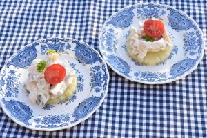 Hønsesalat på ananasring - nem kyllingesalat