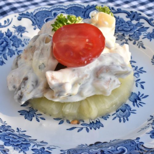 Hønsesalat på ananasring - nem kyllingesalat