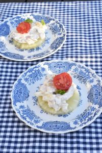 Hønsesalat på ananasring - nem kyllingesalat