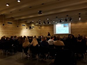 20180201_094753 (1) • nogetiovnen.dk En glad bibliotekar fyldt med gejst